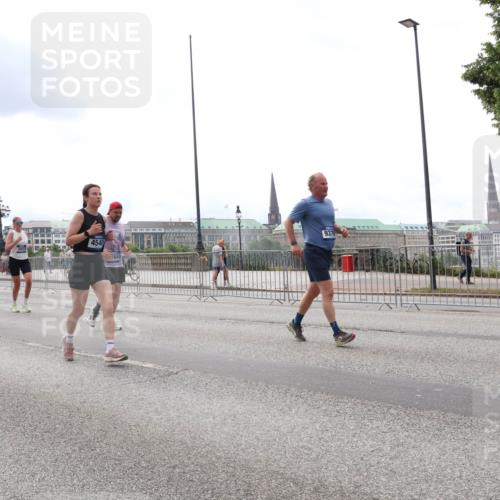 29.06.2025 - hella hamburg halbmarathon Lena Gebhardt http://msf.ph/oto/8263431 29.06.2025 10:34:34 Lombardsbrücke 1025, 1672, 2023, 2355, 2412, 2464, 2510, 2511, 2801, 2933, 3130, 3145, 3420, 3848, 4540, 4824, 4826, 5453, 5609, 6034, 6105, 6171, 6310, 6329, 6335, 6571, 6574, 6843, 7020, 7324, 7329, 7386, 7644, 7733, 8349, 8369, 8705, 8793, 8965, 9122, 9164, 9379, 9448, 9514, 10335, 10360, 10564, 10674, 11122, 11245, 11646, 11872, 12164, 12236, 12382, 13957, 15477, 16238, 16311, 16390, 16682, 16919, 17230, 18158, 18941 meine-sportfotos.de