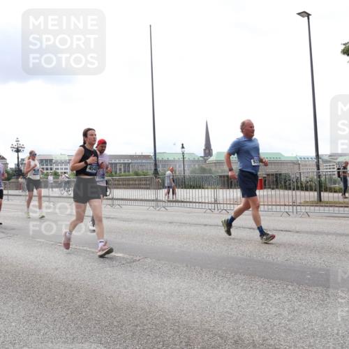 29.06.2025 - hella hamburg halbmarathon Lena Gebhardt http://msf.ph/oto/8263485 29.06.2025 10:34:35 Lombardsbrücke 1025, 1672, 2023, 2355, 2412, 2464, 2510, 2511, 2801, 3130, 3145, 3420, 4540, 4824, 4826, 5453, 5609, 6034, 6105, 6171, 6310, 6329, 6335, 6571, 6574, 6843, 7020, 7324, 7329, 7386, 7644, 7733, 8349, 8369, 8705, 8793, 8965, 9122, 9164, 9379, 9448, 9514, 10335, 10360, 10564, 10674, 11122, 11245, 11646, 11872, 12164, 12236, 12382, 12764, 13957, 15477, 16238, 16311, 16390, 16682, 16919, 17230, 18158, 18941 meine-sportfotos.de