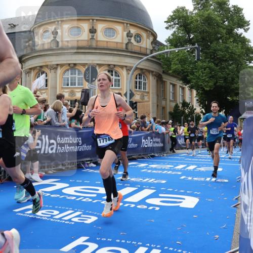 29.06.2025 - hella hamburg halbmarathon Strokosch-Dieckow http://msf.ph/oto/8263540 29.06.2025 10:44:12 Ziel 1220, 1391, 1413, 1415, 3021, 4999, 5231, 5275, 5884, 7005, 8722, 9444, 9633, 10193, 10930, 12159, 12528, 14686, 14687, 15225, 15280, 16301, 16316, 16506, 16547, 16648, 16893, 17748, 18691 meine-sportfotos.de