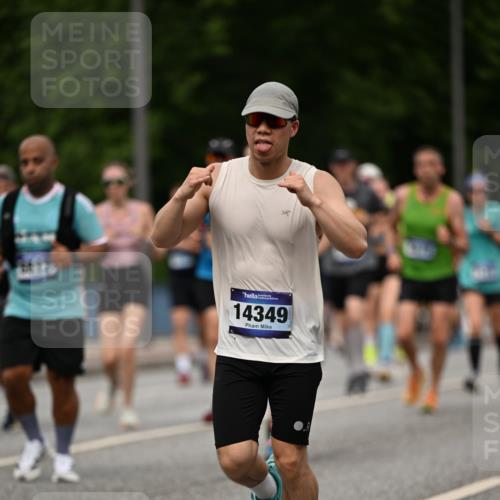 29.06.2025 - hella hamburg halbmarathon Dr. Thomas Lammeyer http://msf.ph/oto/8263579 29.06.2025 10:35:23 Kennedybrücke 1097, 1547, 1844, 1979, 2414, 2754, 2755, 2914, 3281, 3424, 3443, 4817, 5165, 5437, 5943, 6057, 6078, 6195, 6546, 6616, 6640, 6787, 7120, 7604, 7772, 8050, 8812, 8941, 9183, 10148, 10240, 10586, 11178 meine-sportfotos.de