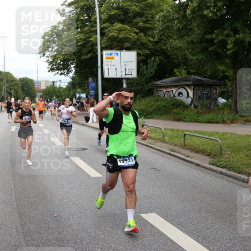 29.06.2025 - hella hamburg halbmarathon Yannick Fuchs http://msf.ph/oto/8263587 29.06.2025 10:36:32 20KM 1169, 1209, 1256, 1441, 1512, 1763, 1903, 1962, 2675, 3523, 5682, 5690, 5987, 6593, 6639, 7092, 7105, 7116, 7363, 8694, 9365, 10415, 11417, 12098, 12588, 13196, 13483, 13709, 14275, 14346, 15521, 15623, 15654, 15846, 15935, 16281, 17159, 17182, 17637, 17926, 18772, 19046 meine-sportfotos.de