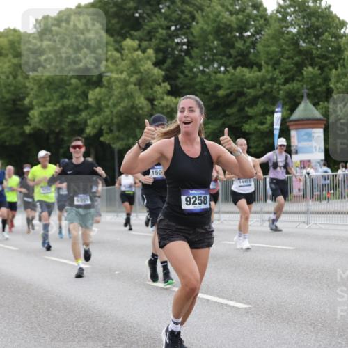 29.06.2025 - hella hamburg halbmarathon Jannik Wohlers http://msf.ph/oto/8263626 29.06.2025 10:33:07 Lombardsbrücke 1995, 2342, 2776, 3170, 3341, 3812, 4164, 4361, 4433, 4449, 5075, 5569, 6109, 6854, 6999, 7653, 7705, 8021, 8157, 8282, 8891, 9234, 9258, 9438, 9591, 9592, 9750, 9780, 9799, 11453, 11546, 11676, 11811, 11827, 11928, 12237, 12238, 12855, 13375, 13601, 14098, 14451, 15044, 15072, 15367 meine-sportfotos.de