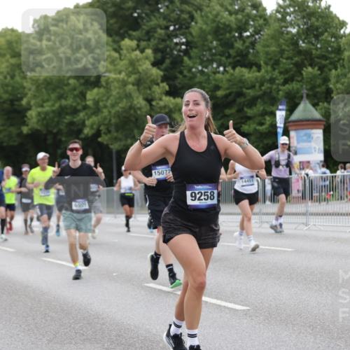 29.06.2025 - hella hamburg halbmarathon Jannik Wohlers http://msf.ph/oto/8263668 29.06.2025 10:33:07 Lombardsbrücke 1995, 2342, 2776, 3170, 3341, 3812, 4164, 4361, 4433, 4449, 5075, 5569, 6109, 6854, 6999, 7653, 7705, 8021, 8157, 8282, 8891, 9234, 9258, 9438, 9591, 9592, 9750, 9780, 9799, 11453, 11546, 11676, 11811, 11827, 11928, 12237, 12238, 12855, 13375, 13601, 14098, 14451, 15044, 15072, 15367 meine-sportfotos.de