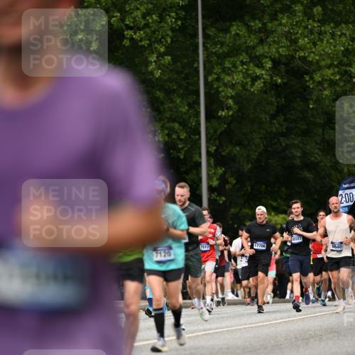 29.06.2025 - hella hamburg halbmarathon Dr. Thomas Lammeyer http://msf.ph/oto/8263806 29.06.2025 10:35:24 Kennedybrücke 1097, 1547, 1844, 1979, 2414, 2754, 2755, 2914, 3281, 3424, 3443, 4817, 5165, 5437, 5943, 5965, 6057, 6078, 6160, 6195, 6546, 6616, 6640, 6787, 7120, 7604, 7772, 8050, 8812, 8941, 9183, 10148, 10240, 10586, 11178 meine-sportfotos.de