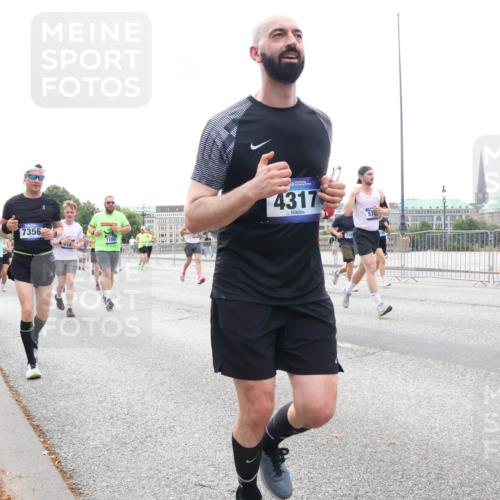 29.06.2025 - hella hamburg halbmarathon Lena Gebhardt http://msf.ph/oto/8263858 29.06.2025 10:46:07 Lombardsbrücke 1004, 1033, 1100, 1104, 1421, 1426, 1429, 1465, 1532, 1555, 1854, 1867, 1868, 1983, 2398, 2423, 2500, 2522, 2550, 2773, 2813, 2917, 2951, 2954, 2965, 3410, 4104, 4119, 4223, 4317, 4388, 4572, 5044, 5635, 5697, 5703, 5769, 5770, 5854, 5892, 6068, 6133, 6333, 6392, 6623, 7268, 7356, 7364, 7368, 7374, 7605, 7894, 7960, 7983, 8047, 8700, 9120, 9121, 9129, 9337, 9426, 9445, 10153, 10327, 10329, 10367, 10511, 11358, 11361, 11876, 11910, 12298, 12333, 12507, 12522 meine-sportfotos.de