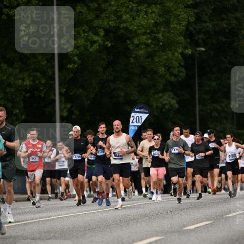 29.06.2025 - hella hamburg halbmarathon Dr. Thomas Lammeyer http://msf.ph/oto/8263899 29.06.2025 10:35:26 Kennedybrücke 1097, 1547, 1844, 1979, 2414, 2754, 2755, 2914, 3281, 3396, 3424, 3443, 3571, 3681, 4817, 4953, 5165, 5437, 5846, 5943, 5965, 6057, 6078, 6160, 6546, 6573, 6640, 6787, 7120, 7604, 7772, 8050, 8806, 8812, 8941, 9104, 9183, 10148, 10240, 10586, 11178 meine-sportfotos.de