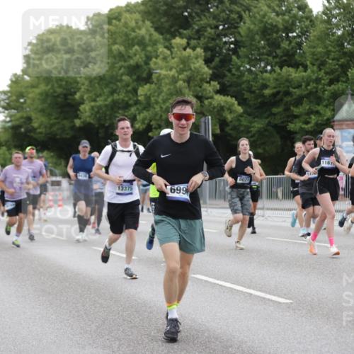 29.06.2025 - hella hamburg halbmarathon Jannik Wohlers http://msf.ph/oto/8263913 29.06.2025 10:33:08 Lombardsbrücke 1995, 2342, 2776, 3170, 3341, 3812, 4164, 4361, 4433, 4449, 5075, 5096, 5141, 5569, 6109, 6854, 6999, 7653, 7705, 8021, 8157, 8282, 8891, 9234, 9258, 9438, 9591, 9592, 9750, 9780, 9799, 11453, 11546, 11676, 11811, 11827, 11928, 12237, 12238, 12652, 12855, 13375, 13601, 14098, 14451, 15044, 15072, 15367 meine-sportfotos.de