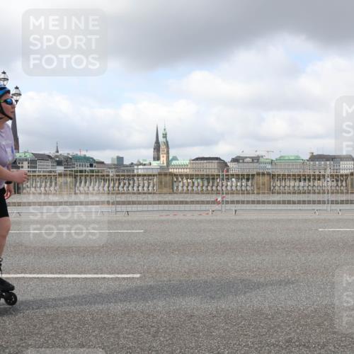 29.06.2025 - hella hamburg halbmarathon Lena Gebhardt http://msf.ph/oto/8263922 29.06.2025 09:04:20 Lombardsbrücke  meine-sportfotos.de