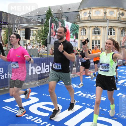 29.06.2025 - hella hamburg halbmarathon Michael Strokosch http://msf.ph/oto/8263933 29.06.2025 10:52:04 Ziel 4033, 5336, 6390, 7130, 7409, 7724, 8413, 8977, 10057, 15356, 15506, 16179, 17978, 18869 meine-sportfotos.de