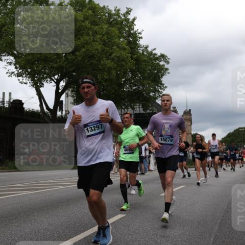 29.06.2025 - hella hamburg halbmarathon Yannick Fuchs http://msf.ph/oto/8263955 29.06.2025 10:48:44 20KM 1125, 1327, 1496, 1506, 1628, 2119, 2474, 2561, 2771, 2884, 2955, 3041, 3177, 3652, 3791, 3794, 3861, 3945, 4029, 4189, 4231, 4903, 4938, 5319, 6082, 6084, 6433, 6443, 6587, 6723, 8449, 8487, 8514, 8698, 8772, 8973, 9060, 9227, 10191, 10192, 10263, 10368, 10376, 11184, 11333, 11499, 11747, 11797, 11799, 11976, 12186, 12526, 12961, 13297, 13988, 14036, 14175, 14592, 14638, 14660, 14834, 14948, 15389, 15408, 15524, 15879, 16047, 17842, 18380 meine-sportfotos.de