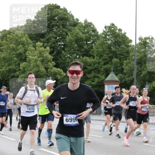 29.06.2025 - hella hamburg halbmarathon Jannik Wohlers http://msf.ph/oto/8263969 29.06.2025 10:33:09 Lombardsbrücke 1995, 2342, 2776, 3170, 3560, 3812, 4164, 4361, 4433, 4449, 5075, 5096, 5141, 5569, 6109, 6854, 6999, 7653, 7705, 8021, 8157, 8282, 8891, 9234, 9258, 9438, 9750, 9780, 9799, 11453, 11546, 11676, 11811, 11827, 11928, 12237, 12238, 12652, 12855, 13375, 13601, 14098, 14451, 15044, 15072, 15367 meine-sportfotos.de