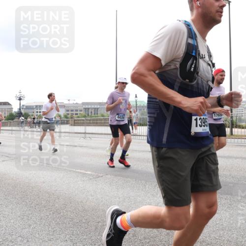 29.06.2025 - hella hamburg halbmarathon Lena Gebhardt http://msf.ph/oto/8263971 29.06.2025 10:34:36 Lombardsbrücke 1025, 1672, 2023, 2355, 2412, 2464, 2510, 2511, 2801, 3130, 3145, 3420, 4540, 4824, 4826, 5453, 5609, 6034, 6105, 6171, 6310, 6329, 6335, 6571, 6574, 6843, 7020, 7324, 7329, 7386, 7644, 7733, 8349, 8369, 8705, 8793, 8965, 9122, 9164, 9379, 9448, 9514, 10335, 10360, 10564, 10674, 11122, 11245, 11646, 11872, 12019, 12164, 12236, 12382, 12764, 13957, 15477, 16238, 16311, 16390, 16682, 16919, 17230, 18158, 18941 meine-sportfotos.de