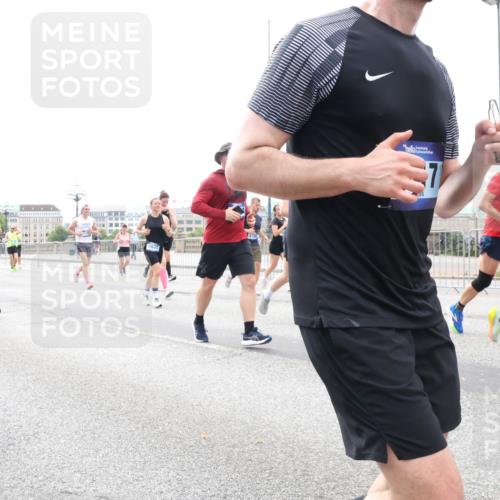 29.06.2025 - hella hamburg halbmarathon Lena Gebhardt http://msf.ph/oto/8264005 29.06.2025 10:46:07 Lombardsbrücke 1004, 1033, 1100, 1104, 1421, 1426, 1429, 1465, 1532, 1555, 1854, 1867, 1868, 1983, 2398, 2423, 2500, 2522, 2550, 2773, 2813, 2917, 2951, 2954, 2965, 3410, 4104, 4119, 4223, 4317, 4388, 4572, 5044, 5635, 5697, 5703, 5769, 5770, 5854, 5892, 6068, 6133, 6333, 6392, 6623, 7268, 7356, 7364, 7368, 7374, 7605, 7894, 7960, 7983, 8047, 8700, 9120, 9121, 9129, 9337, 9426, 9445, 10153, 10327, 10329, 10367, 10511, 11358, 11361, 11876, 11910, 12298, 12333, 12507, 12522 meine-sportfotos.de