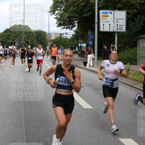 29.06.2025 - hella hamburg halbmarathon Yannick Fuchs http://msf.ph/oto/8264006 29.06.2025 10:36:34 20KM 1169, 1209, 1256, 1441, 1512, 1763, 1903, 1962, 2675, 3523, 5682, 5690, 5987, 6593, 6639, 7105, 7116, 7363, 7693, 8694, 9365, 10415, 12098, 13196, 13483, 13709, 13725, 14275, 15521, 15623, 15654, 15846, 15935, 16281, 17182, 17637, 17926, 18772, 19046 meine-sportfotos.de