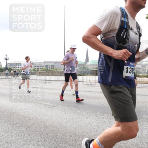 29.06.2025 - hella hamburg halbmarathon Lena Gebhardt http://msf.ph/oto/8264012 29.06.2025 10:34:36 Lombardsbrücke 1025, 1672, 2023, 2355, 2412, 2464, 2510, 2511, 2801, 3130, 3145, 3420, 4540, 4824, 4826, 5453, 5609, 6034, 6105, 6171, 6310, 6329, 6335, 6571, 6574, 6843, 7020, 7324, 7329, 7386, 7644, 7733, 8349, 8369, 8705, 8793, 8965, 9122, 9164, 9379, 9448, 9514, 10335, 10360, 10564, 10674, 11122, 11245, 11646, 11872, 12019, 12164, 12236, 12382, 12764, 13957, 15477, 16238, 16311, 16390, 16682, 16919, 17230, 18158, 18941 meine-sportfotos.de