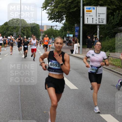 29.06.2025 - hella hamburg halbmarathon Yannick Fuchs http://msf.ph/oto/8264030 29.06.2025 10:36:34 20KM 1169, 1209, 1256, 1441, 1512, 1763, 1903, 1962, 2675, 3523, 5682, 5690, 5987, 6593, 6639, 7105, 7116, 7363, 7693, 8694, 9365, 10415, 12098, 13196, 13483, 13709, 13725, 14275, 15521, 15623, 15654, 15846, 15935, 16281, 17182, 17637, 17926, 18772, 19046 meine-sportfotos.de