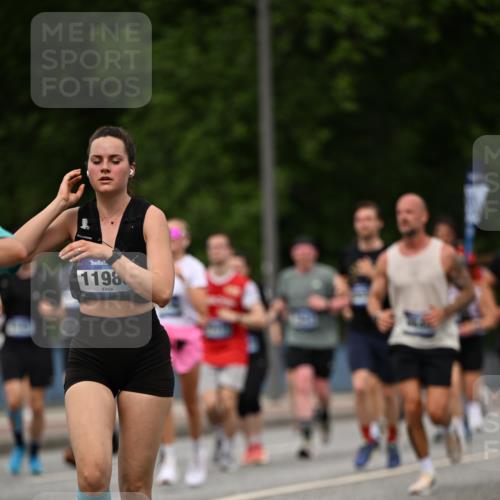 29.06.2025 - hella hamburg halbmarathon Dr. Thomas Lammeyer http://msf.ph/oto/8264037 29.06.2025 10:35:31 Kennedybrücke 1097, 1547, 1844, 1979, 2414, 2754, 2755, 2831, 2832, 2914, 3281, 3396, 3424, 3571, 3681, 4953, 5165, 5350, 5846, 5943, 5965, 6078, 6160, 6546, 6573, 6640, 7120, 7772, 8806, 8812, 8941, 9078, 9104, 9183, 9883, 10148, 10240, 10435, 10586, 11178 meine-sportfotos.de