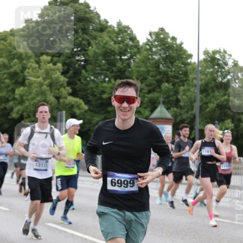 29.06.2025 - hella hamburg halbmarathon Jannik Wohlers http://msf.ph/oto/8264090 29.06.2025 10:33:09 Lombardsbrücke 1995, 2342, 2776, 3170, 3560, 3812, 4164, 4361, 4433, 4449, 5075, 5096, 5141, 5569, 6109, 6854, 6999, 7653, 7705, 8021, 8157, 8282, 8891, 9234, 9258, 9438, 9750, 9780, 9799, 11453, 11546, 11676, 11811, 11827, 11928, 12237, 12238, 12652, 12855, 13375, 13601, 14098, 14451, 15044, 15072, 15367 meine-sportfotos.de