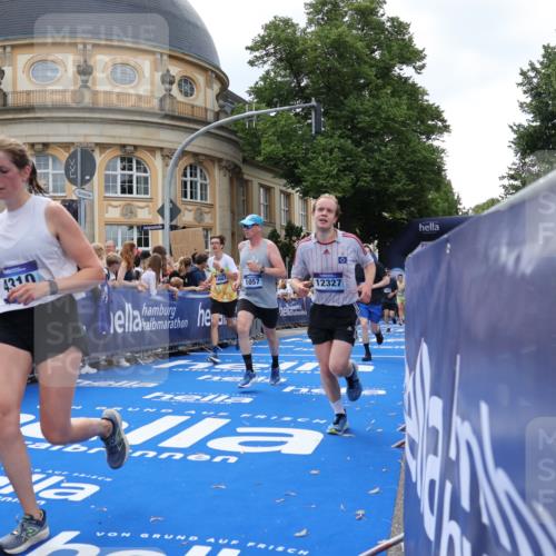 29.06.2025 - hella hamburg halbmarathon Strokosch-Dieckow http://msf.ph/oto/8264118 29.06.2025 10:44:29 Ziel 1057, 1468, 2365, 2402, 3305, 4310, 4691, 5476, 6495, 7322, 7710, 8928, 12327, 12554, 12711, 14351, 14464, 14667, 14798, 14816, 15862, 16224, 16803, 17097, 17729, 18539, 18560, 18765, 18806 meine-sportfotos.de