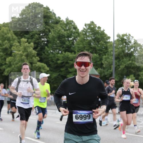 29.06.2025 - hella hamburg halbmarathon Jannik Wohlers http://msf.ph/oto/8264157 29.06.2025 10:33:09 Lombardsbrücke 1995, 2342, 2776, 3170, 3560, 3812, 4164, 4361, 4433, 4449, 5075, 5096, 5141, 5569, 6109, 6854, 6999, 7653, 7705, 8021, 8157, 8282, 8891, 9234, 9258, 9438, 9750, 9780, 9799, 11453, 11546, 11676, 11811, 11827, 11928, 12237, 12238, 12652, 12855, 13375, 13601, 14098, 14451, 15044, 15072, 15367 meine-sportfotos.de
