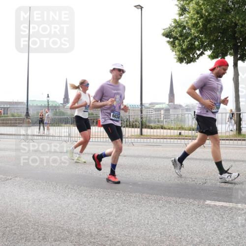 29.06.2025 - hella hamburg halbmarathon Lena Gebhardt http://msf.ph/oto/8264171 29.06.2025 10:34:37 Lombardsbrücke 1025, 1672, 2023, 2355, 2412, 2464, 2510, 2511, 2801, 3130, 3145, 3420, 4540, 4824, 4826, 5453, 5609, 6034, 6105, 6171, 6310, 6329, 6335, 6571, 6574, 6843, 7020, 7299, 7324, 7329, 7386, 7644, 7733, 8349, 8369, 8705, 8793, 8965, 9122, 9164, 9379, 9448, 9514, 10335, 10360, 10564, 10674, 11122, 11245, 11646, 11872, 12019, 12164, 12236, 12382, 12764, 13957, 15477, 16238, 16311, 16390, 16682, 16919, 17230, 18158, 18941 meine-sportfotos.de