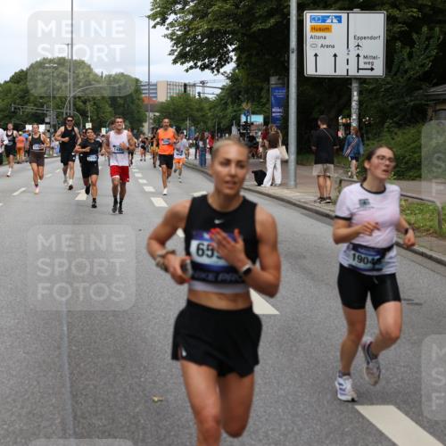 29.06.2025 - hella hamburg halbmarathon Yannick Fuchs http://msf.ph/oto/8264187 29.06.2025 10:36:34 20KM 1169, 1209, 1256, 1441, 1512, 1763, 1903, 1962, 2675, 3523, 5682, 5690, 5987, 6593, 6639, 7105, 7116, 7363, 7693, 8694, 9365, 10415, 12098, 13196, 13483, 13709, 13725, 14275, 15521, 15623, 15654, 15846, 15935, 16281, 17182, 17637, 17926, 18772, 19046 meine-sportfotos.de