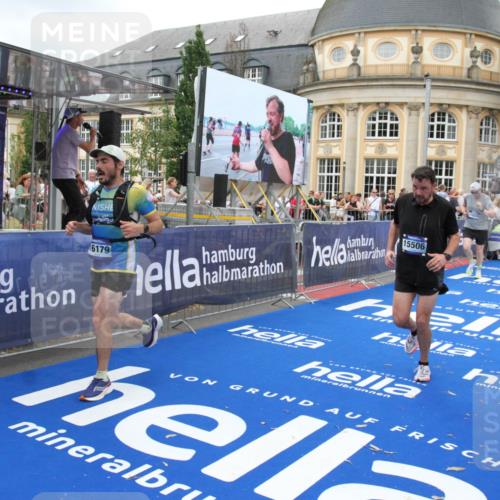29.06.2025 - hella hamburg halbmarathon Michael Strokosch http://msf.ph/oto/8264220 29.06.2025 10:52:09 Ziel 1482, 2397, 2595, 5093, 5336, 5378, 7732, 12580, 13726, 14248, 15356, 15506, 15829, 16179, 16666, 17033, 18801 meine-sportfotos.de