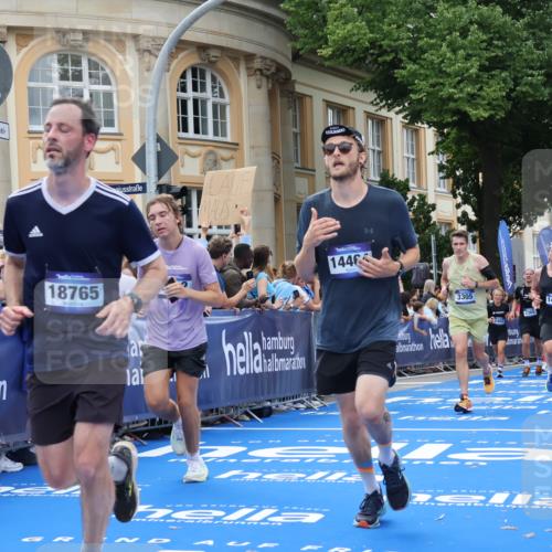 29.06.2025 - hella hamburg halbmarathon Strokosch-Dieckow http://msf.ph/oto/8264230 29.06.2025 10:44:32 Ziel 1057, 1468, 1782, 2365, 2402, 3305, 4310, 4691, 4991, 5476, 6490, 6495, 7322, 7710, 8928, 10669, 12327, 12554, 12711, 14351, 14464, 14667, 14798, 14816, 15862, 16224, 17097, 17729, 18107, 18464, 18539, 18560, 18765, 18868, 19206 meine-sportfotos.de