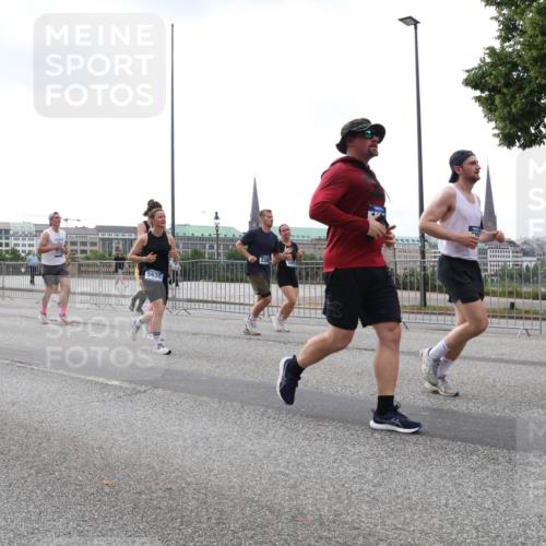 29.06.2025 - hella hamburg halbmarathon Lena Gebhardt http://msf.ph/oto/8264251 29.06.2025 10:46:08 Lombardsbrücke 1004, 1033, 1100, 1104, 1421, 1426, 1429, 1465, 1532, 1555, 1854, 1867, 1868, 1983, 2398, 2423, 2500, 2522, 2550, 2773, 2813, 2917, 2951, 2954, 2965, 3410, 4104, 4119, 4223, 4317, 4388, 4448, 4572, 5044, 5635, 5697, 5703, 5769, 5770, 5854, 5892, 6068, 6133, 6333, 6392, 6623, 7268, 7356, 7364, 7368, 7374, 7605, 7894, 7960, 7983, 8047, 8700, 9120, 9121, 9129, 9337, 9426, 9445, 10153, 10327, 10329, 10367, 10511, 11358, 11361, 11876, 11910, 12298, 12333, 12507, 12522 meine-sportfotos.de