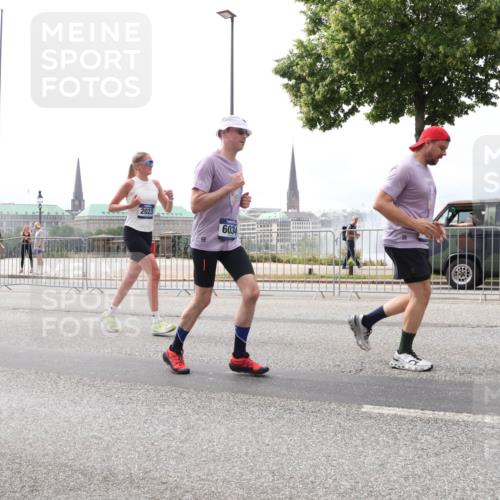 29.06.2025 - hella hamburg halbmarathon Lena Gebhardt http://msf.ph/oto/8264271 29.06.2025 10:34:37 Lombardsbrücke 1025, 1672, 2023, 2355, 2412, 2464, 2510, 2511, 2801, 3130, 3145, 3420, 4540, 4824, 4826, 5453, 5609, 6034, 6105, 6171, 6310, 6329, 6335, 6571, 6574, 6843, 7020, 7299, 7324, 7329, 7386, 7644, 7733, 8349, 8369, 8705, 8793, 8965, 9122, 9164, 9379, 9448, 9514, 10335, 10360, 10564, 10674, 11122, 11245, 11646, 11872, 12019, 12164, 12236, 12382, 12764, 13957, 15477, 16238, 16311, 16390, 16682, 16919, 17230, 18158, 18941 meine-sportfotos.de