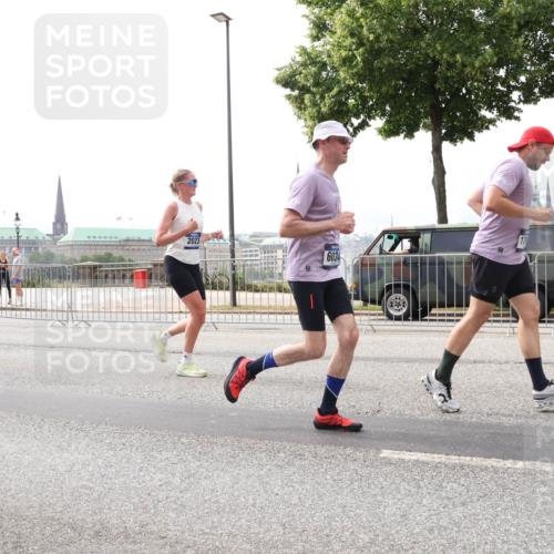 29.06.2025 - hella hamburg halbmarathon Lena Gebhardt http://msf.ph/oto/8264301 29.06.2025 10:34:37 Lombardsbrücke 1025, 1672, 2023, 2355, 2412, 2464, 2510, 2511, 2801, 3130, 3145, 3420, 4540, 4824, 4826, 5453, 5609, 6034, 6105, 6171, 6310, 6329, 6335, 6571, 6574, 6843, 7020, 7299, 7324, 7329, 7386, 7644, 7733, 8349, 8369, 8705, 8793, 8965, 9122, 9164, 9379, 9448, 9514, 10335, 10360, 10564, 10674, 11122, 11245, 11646, 11872, 12019, 12164, 12236, 12382, 12764, 13957, 15477, 16238, 16311, 16390, 16682, 16919, 17230, 18158, 18941 meine-sportfotos.de