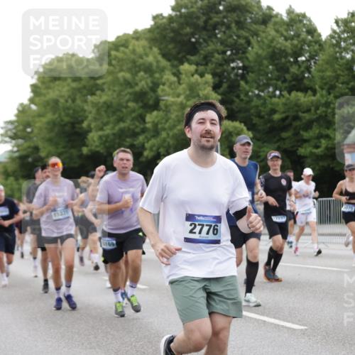 29.06.2025 - hella hamburg halbmarathon Jannik Wohlers http://msf.ph/oto/8264315 29.06.2025 10:33:11 Lombardsbrücke 1189, 1275, 1995, 2342, 2776, 3170, 3560, 3812, 4164, 4361, 4433, 4449, 4696, 5075, 5096, 5141, 5557, 5569, 6109, 6854, 6999, 7653, 7705, 8021, 8157, 8282, 8891, 9234, 9258, 9438, 9750, 9799, 11453, 11546, 11676, 11811, 11827, 11928, 12237, 12238, 12652, 12855, 13375, 13601, 14098, 14451, 15044, 15072, 15367 meine-sportfotos.de
