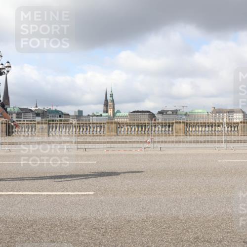 29.06.2025 - hella hamburg halbmarathon Lena Gebhardt http://msf.ph/oto/8264329 29.06.2025 09:04:32 Lombardsbrücke  meine-sportfotos.de