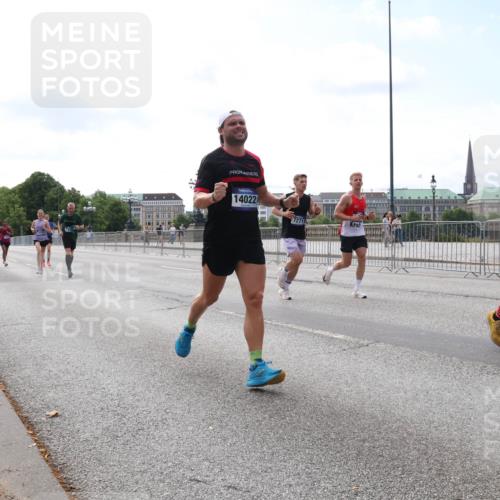 29.06.2025 - hella hamburg halbmarathon Lena Gebhardt http://msf.ph/oto/8264335 29.06.2025 10:11:07 Lombardsbrücke 1166, 1186, 1723, 1781, 2868, 3837, 4287, 4389, 5254, 5653, 5990, 5991, 7271, 7370, 8171, 8206, 8207, 8368, 8561, 9119, 9169, 9829, 10196, 10372, 11149, 11355, 11755, 12286, 12426, 12556, 12571, 12790, 12836, 13588, 13594, 13603, 14022, 14149, 14270, 15009, 15214, 15252, 15908, 16383, 16808, 17142, 17500, 17532, 17787, 18382, 18949, 19172, 19241 meine-sportfotos.de