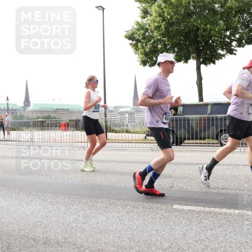 29.06.2025 - hella hamburg halbmarathon Lena Gebhardt http://msf.ph/oto/8264338 29.06.2025 10:34:37 Lombardsbrücke 1025, 1672, 2023, 2355, 2412, 2464, 2510, 2511, 2801, 3130, 3145, 3420, 4540, 4824, 4826, 5453, 5609, 6034, 6105, 6171, 6310, 6329, 6335, 6571, 6574, 6843, 7020, 7299, 7324, 7329, 7386, 7644, 7733, 8349, 8369, 8705, 8793, 8965, 9122, 9164, 9379, 9448, 9514, 10335, 10360, 10564, 10674, 11122, 11245, 11646, 11872, 12019, 12164, 12236, 12382, 12764, 13957, 15477, 16238, 16311, 16390, 16682, 16919, 17230, 18158, 18941 meine-sportfotos.de