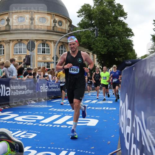 29.06.2025 - hella hamburg halbmarathon Strokosch-Dieckow http://msf.ph/oto/8264343 29.06.2025 10:44:36 Ziel 1468, 1782, 2365, 2402, 3305, 4991, 5476, 6490, 6495, 7322, 7710, 10669, 12711, 14351, 14464, 14798, 14816, 15185, 15233, 15862, 16224, 17097, 17251, 18107, 18437, 18464, 18539, 18560, 18765, 18868, 19206 meine-sportfotos.de