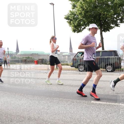 29.06.2025 - hella hamburg halbmarathon Lena Gebhardt http://msf.ph/oto/8264378 29.06.2025 10:34:37 Lombardsbrücke 1025, 1672, 2023, 2355, 2412, 2464, 2510, 2511, 2801, 3130, 3145, 3420, 4540, 4824, 4826, 5453, 5609, 6034, 6105, 6171, 6310, 6329, 6335, 6571, 6574, 6843, 7020, 7299, 7324, 7329, 7386, 7644, 7733, 8349, 8369, 8705, 8793, 8965, 9122, 9164, 9379, 9448, 9514, 10335, 10360, 10564, 10674, 11122, 11245, 11646, 11872, 12019, 12164, 12236, 12382, 12764, 13957, 15477, 16238, 16311, 16390, 16682, 16919, 17230, 18158, 18941 meine-sportfotos.de