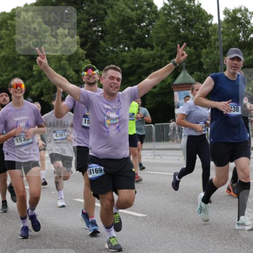 29.06.2025 - hella hamburg halbmarathon Jannik Wohlers http://msf.ph/oto/8264385 29.06.2025 10:33:13 Lombardsbrücke 1189, 1275, 1896, 1995, 2342, 2776, 3170, 3560, 4164, 4361, 4433, 4449, 4696, 5075, 5096, 5141, 5557, 5569, 5821, 5822, 5887, 6109, 6854, 6999, 7653, 7705, 8021, 8157, 8282, 8891, 9234, 9258, 9438, 9750, 9799, 10561, 11338, 11453, 11546, 11676, 11811, 11827, 11928, 12237, 12238, 12652, 12835, 12855, 13375, 13601, 13853, 14098, 14451, 15044, 15072, 15367 meine-sportfotos.de