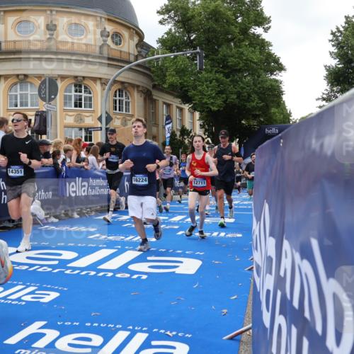29.06.2025 - hella hamburg halbmarathon Strokosch-Dieckow http://msf.ph/oto/8264391 29.06.2025 10:44:38 Ziel 1468, 1782, 2365, 2402, 2970, 3305, 4270, 4991, 5476, 6490, 6495, 7710, 10669, 12711, 14351, 14798, 14816, 15185, 15233, 15862, 16224, 17097, 17251, 18107, 18437, 18464, 18539, 18560, 18868, 19206 meine-sportfotos.de