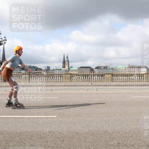 29.06.2025 - hella hamburg halbmarathon Lena Gebhardt http://msf.ph/oto/8264414 29.06.2025 09:04:32 Lombardsbrücke  meine-sportfotos.de
