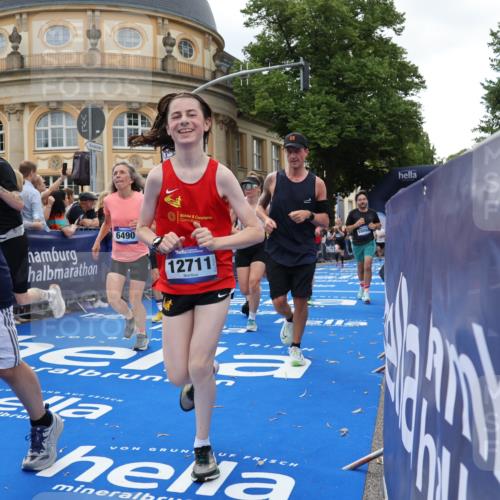 29.06.2025 - hella hamburg halbmarathon Strokosch-Dieckow http://msf.ph/oto/8264415 29.06.2025 10:44:39 Ziel 1468, 1782, 1941, 2365, 2402, 2970, 3305, 3785, 4270, 4991, 5476, 6490, 6495, 7710, 10669, 12711, 14351, 14798, 14816, 15185, 15233, 15862, 16224, 17251, 18107, 18437, 18464, 18539, 18560, 18868, 19206 meine-sportfotos.de
