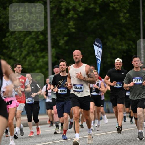 29.06.2025 - hella hamburg halbmarathon Dr. Thomas Lammeyer http://msf.ph/oto/8264421 29.06.2025 10:35:31 Kennedybrücke 1097, 1547, 1844, 1979, 2414, 2754, 2755, 2831, 2832, 2914, 3281, 3396, 3424, 3571, 3681, 4953, 5165, 5350, 5846, 5943, 5965, 6078, 6160, 6546, 6573, 6640, 7120, 7772, 8806, 8812, 8941, 9078, 9104, 9183, 9883, 10148, 10240, 10435, 10586, 11178 meine-sportfotos.de