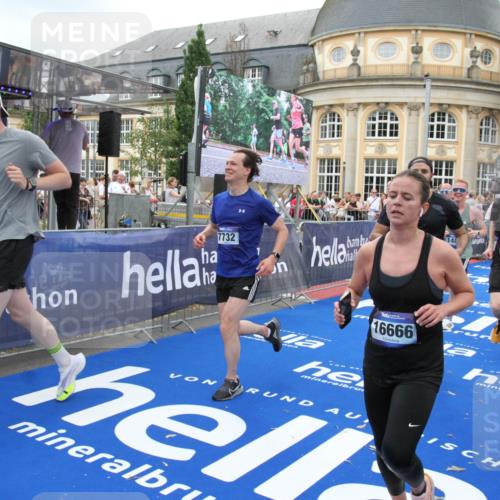 29.06.2025 - hella hamburg halbmarathon Michael Strokosch http://msf.ph/oto/8264424 29.06.2025 10:52:12 Ziel 1482, 2397, 2595, 5032, 5093, 5378, 6897, 7732, 9082, 12135, 12580, 13726, 14248, 14300, 15275, 15829, 16003, 16179, 16320, 16591, 16666, 17033, 17130, 18475, 18801 meine-sportfotos.de