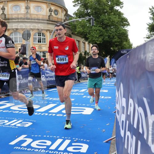 29.06.2025 - hella hamburg halbmarathon Strokosch-Dieckow http://msf.ph/oto/8264452 29.06.2025 10:44:41 Ziel 1782, 1941, 2365, 2402, 2970, 3004, 3785, 4270, 4915, 4991, 5476, 6490, 6495, 7325, 10669, 12711, 14351, 14798, 14816, 15185, 15233, 16224, 16834, 17251, 18107, 18437, 18464, 18539, 18560, 18868, 19206, 19207 meine-sportfotos.de
