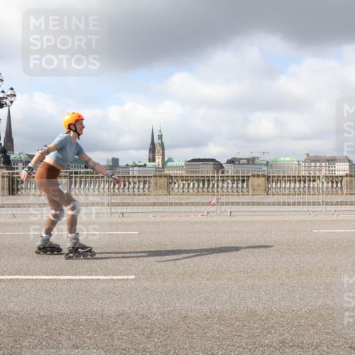 29.06.2025 - hella hamburg halbmarathon Lena Gebhardt http://msf.ph/oto/8264453 29.06.2025 09:04:33 Lombardsbrücke  meine-sportfotos.de