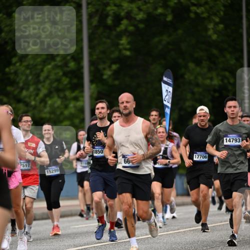 29.06.2025 - hella hamburg halbmarathon Dr. Thomas Lammeyer http://msf.ph/oto/8264463 29.06.2025 10:35:32 Kennedybrücke 1097, 1547, 1844, 1979, 2754, 2755, 2831, 2832, 2914, 3281, 3396, 3424, 3571, 3681, 4877, 4953, 5165, 5350, 5846, 5943, 5965, 6078, 6160, 6573, 6640, 7120, 7772, 8806, 8812, 8941, 9078, 9104, 9183, 9883, 10148, 10240, 10435, 10586, 11178 meine-sportfotos.de