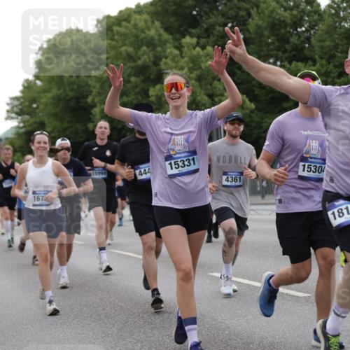 29.06.2025 - hella hamburg halbmarathon Jannik Wohlers http://msf.ph/oto/8264497 29.06.2025 10:33:13 Lombardsbrücke 1189, 1275, 1896, 1995, 2342, 2776, 3170, 3560, 4164, 4361, 4433, 4449, 4696, 5075, 5096, 5141, 5557, 5569, 5821, 5822, 5887, 6109, 6854, 6999, 7653, 7705, 8021, 8157, 8282, 8891, 9234, 9258, 9438, 9750, 9799, 10561, 11338, 11453, 11546, 11676, 11811, 11827, 11928, 12237, 12238, 12652, 12835, 12855, 13375, 13601, 13853, 14098, 14451, 15044, 15072, 15367 meine-sportfotos.de