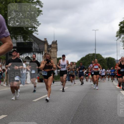 29.06.2025 - hella hamburg halbmarathon Yannick Fuchs http://msf.ph/oto/8264498 29.06.2025 10:48:45 20KM 1125, 1327, 1496, 1506, 1628, 2119, 2474, 2561, 2771, 2884, 2955, 3041, 3177, 3652, 3791, 3794, 3861, 3945, 4029, 4189, 4231, 4903, 4938, 5319, 6082, 6084, 6433, 6443, 6587, 6723, 6938, 8449, 8487, 8514, 8698, 8772, 8973, 9227, 10191, 10192, 10263, 10368, 10376, 11184, 11333, 11499, 11747, 11797, 11799, 11976, 12186, 12526, 12961, 13297, 13988, 14036, 14175, 14592, 14638, 14660, 14834, 14948, 15389, 15408, 15879, 16047, 16327, 17842, 18380 meine-sportfotos.de