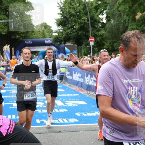 29.06.2025 - hella hamburg halbmarathon Zöllner http://msf.ph/oto/8264519 29.06.2025 10:58:18 Ziel 1595, 2907, 4426, 4592, 6104, 8290, 9230, 11645, 14631, 15125, 18068 meine-sportfotos.de