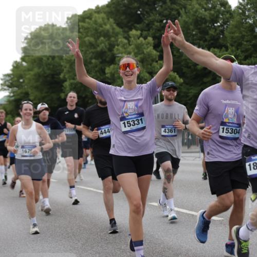 29.06.2025 - hella hamburg halbmarathon Jannik Wohlers http://msf.ph/oto/8264526 29.06.2025 10:33:13 Lombardsbrücke 1189, 1275, 1896, 1995, 2342, 2776, 3170, 3560, 4164, 4361, 4433, 4449, 4696, 5075, 5096, 5141, 5557, 5569, 5821, 5822, 5887, 6109, 6854, 6999, 7653, 7705, 8021, 8157, 8282, 8891, 9234, 9258, 9438, 9750, 9799, 10561, 11338, 11453, 11546, 11676, 11811, 11827, 11928, 12237, 12238, 12652, 12835, 12855, 13375, 13601, 13853, 14098, 14451, 15044, 15072, 15367 meine-sportfotos.de